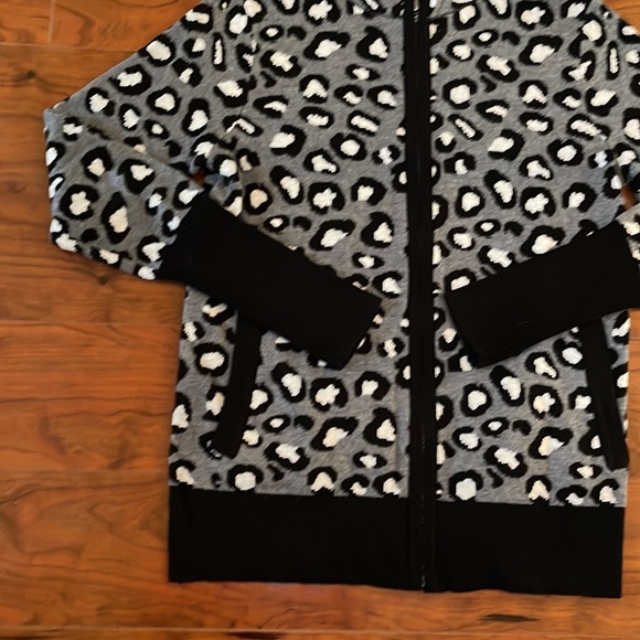 Racheal Zoe Gray and Black Cheetah Print Long Sleeve Full Zip Up Sweater - Picture 3 of 9